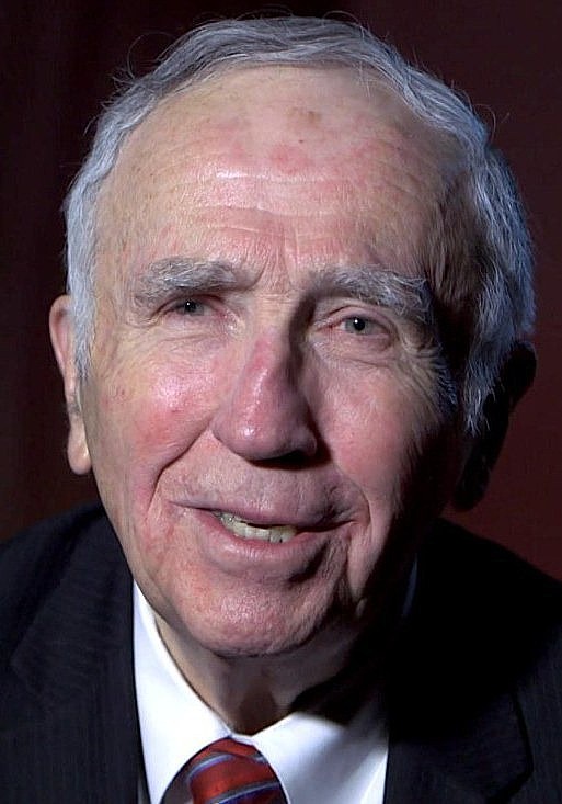 E·迈克尔·麦肯 E. Michael McCann照片