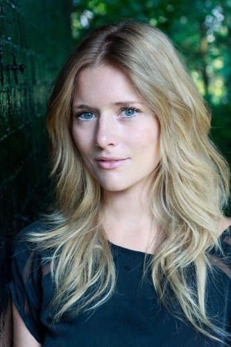 艾米·德·毕罕 Amy De Bhrún照片