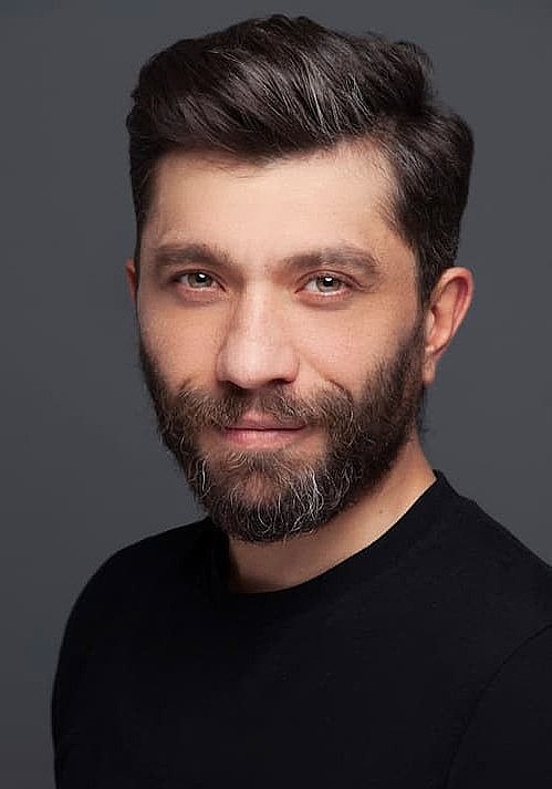 阿兹古尔·埃姆雷·伊尔迪里姆 Özgür Emre Yildirim照片