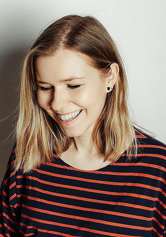 莎拉·西蒙兹 Sarah Simmonds照片