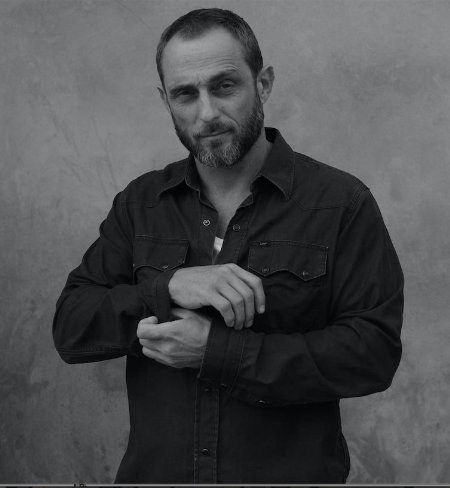 罗兰·默勒 Roland Møller照片