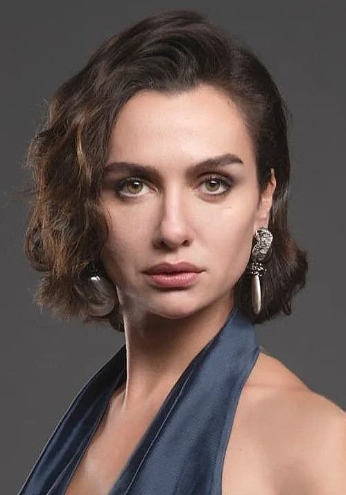 比尔婕·阿卡蕾 Birce Akalay照片