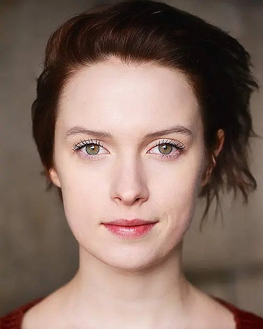 莎拉·斯维尔 Sarah Swire照片