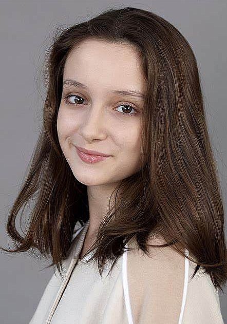 波利娜·瓦塔佳 Polina Vataga照片
