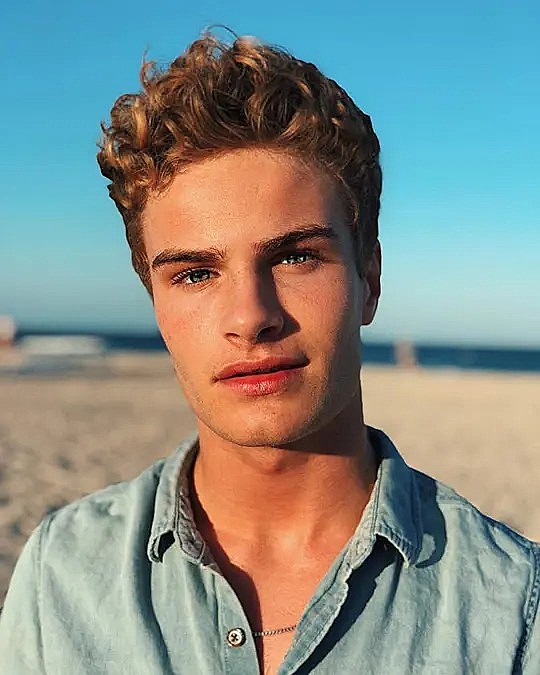 布雷迪·图顿 Brady Tutton照片