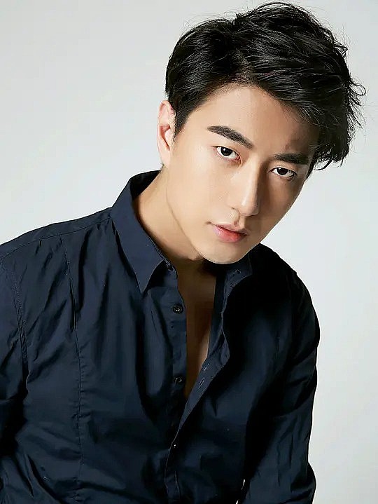 何奕辰 Yichen He照片