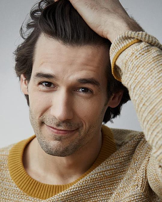 约翰·贝尔曼 John Behlmann照片