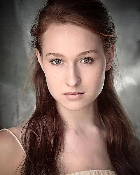 罗蒂托尔斯特 Lottie Tolhurst照片