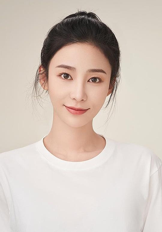 岳佳颐 Jiayi Yue照片