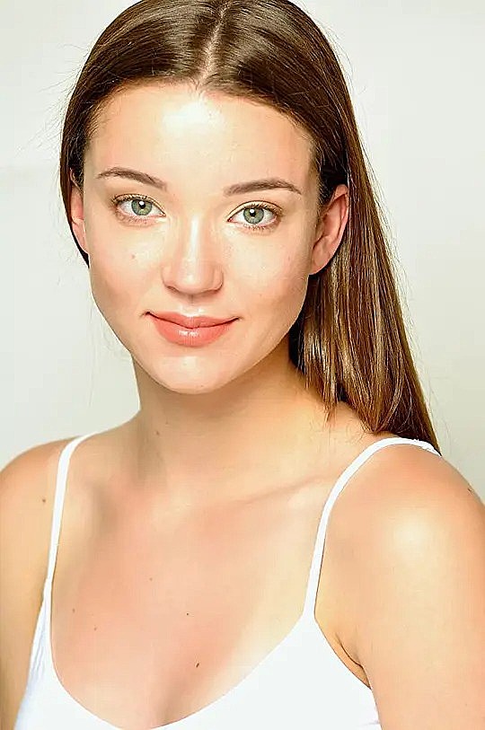 妮可·布莱登·布鲁姆 Nicole Brydon Bloom照片