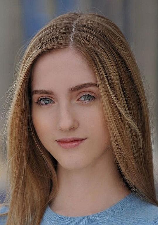 泰勒·科威尔 Taylor Colwell照片