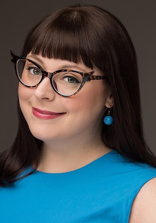 阿利森·吉恩 Allison Guinn照片