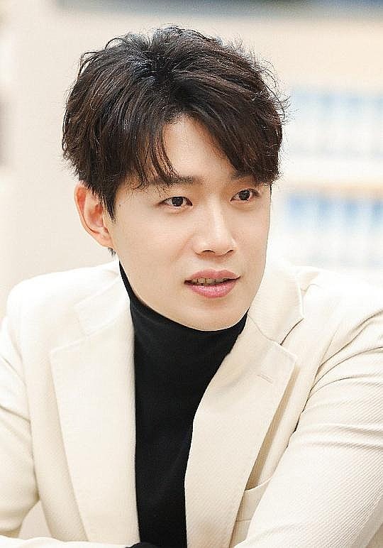 张焱 Yan Zhang照片