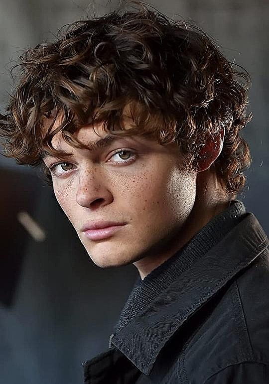 泰勒·劳伦斯·格雷 Tyler Lawrence Gray照片