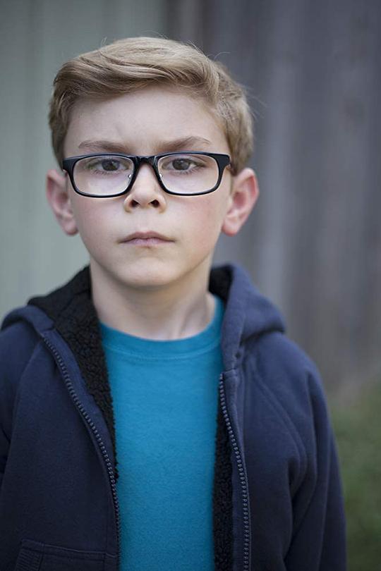 朱利安·希威德 Julian Hilliard照片