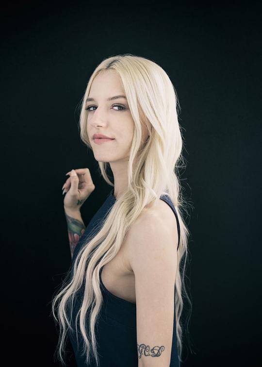 布丽娅·维纳特 Bria Vinaite照片