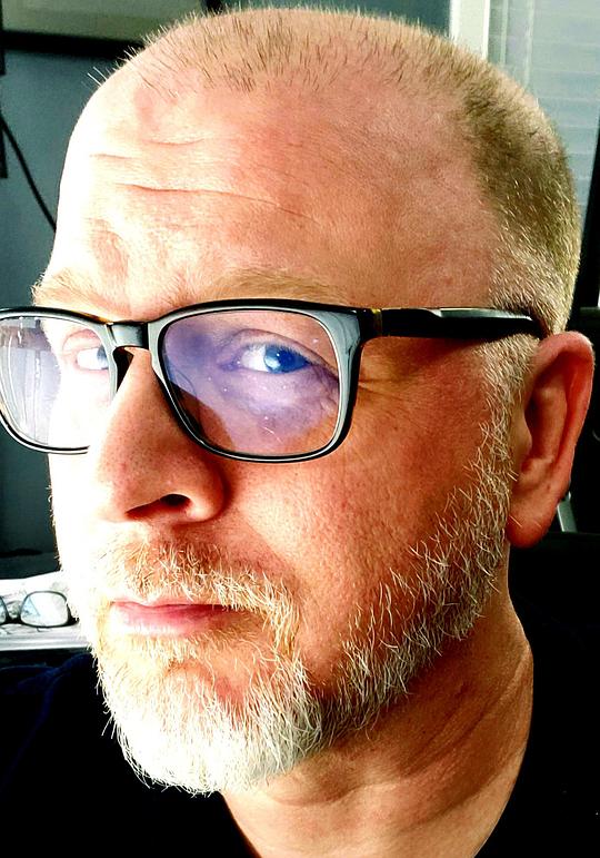 库里·哈米尔 Cully Hamner照片