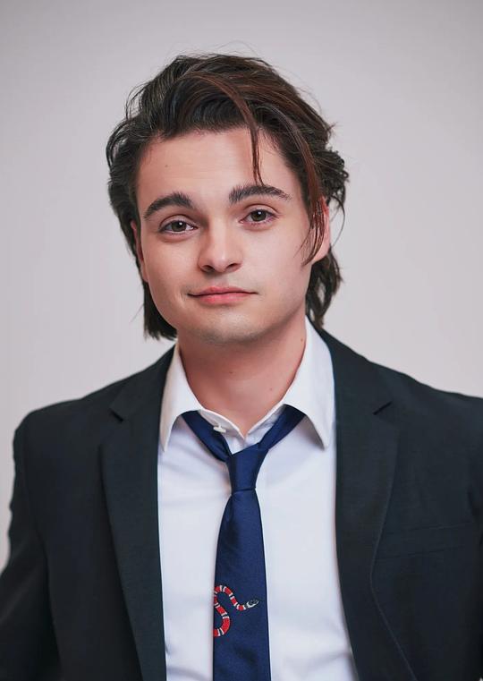 马克斯·博克霍德 Max Burkholder照片