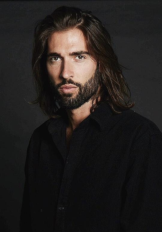 维克托·伊万 Victor Iván照片