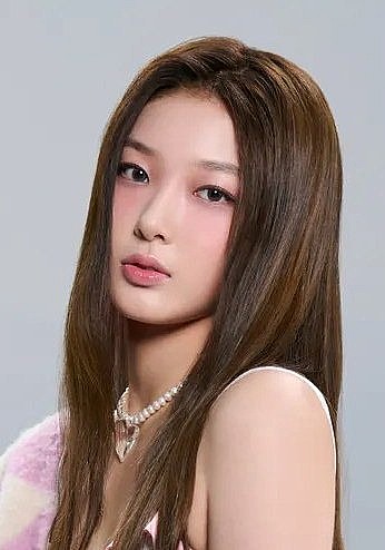 郑允彩 Jeong Yoon-Chae照片