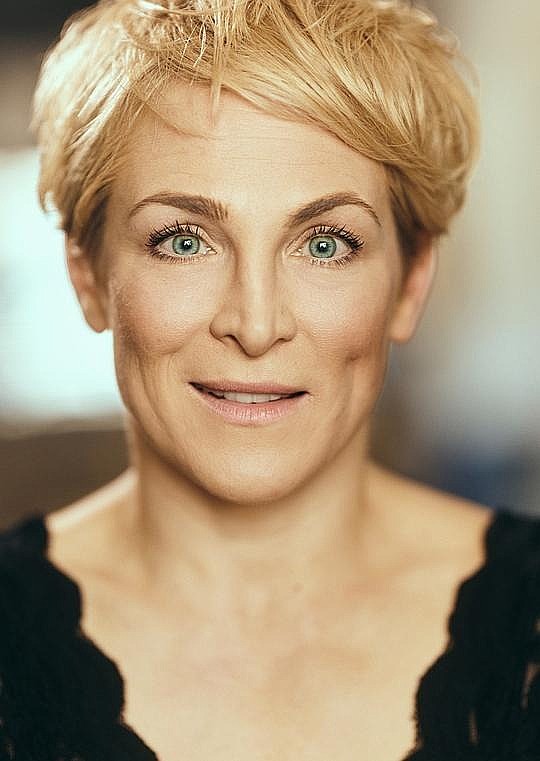 贝蒂娜·肯尼 Bettina Kenney照片