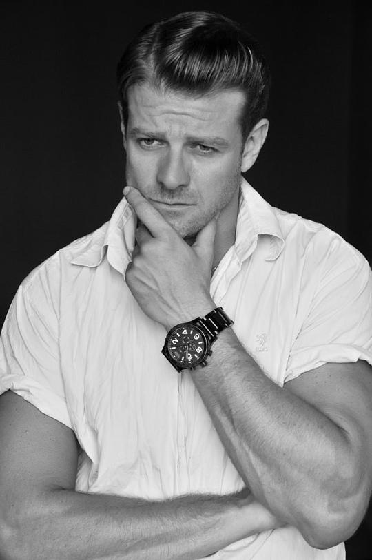 伊万·卡马拉斯 Iván Kamarás照片