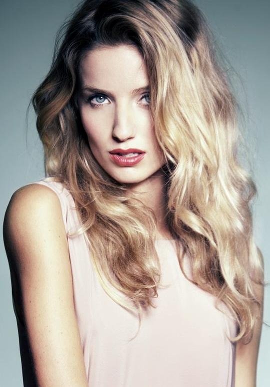 安娜贝拉·沃丽丝 Annabelle Wallis照片