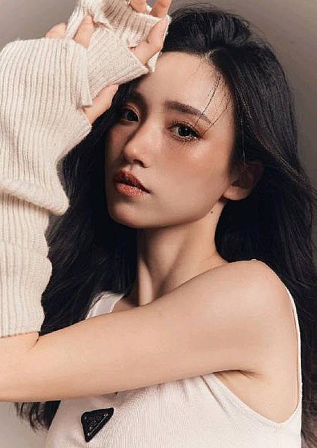 白妍 Yan Bai照片