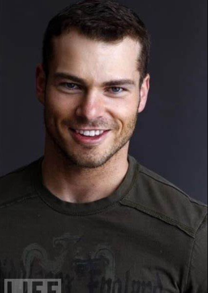 肖恩·罗伯茨 Shawn Roberts照片