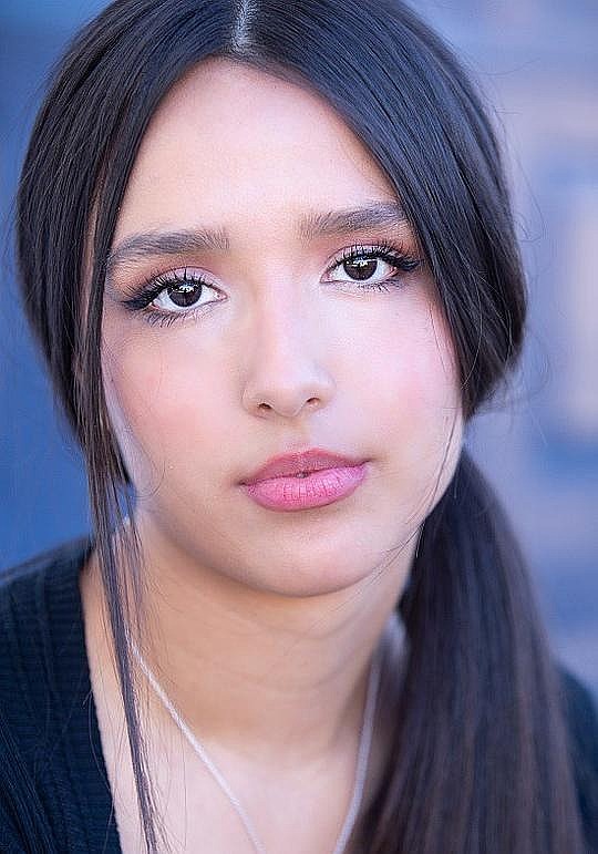 伊莎贝拉·马德里加尔 Isabella Madrigal照片
