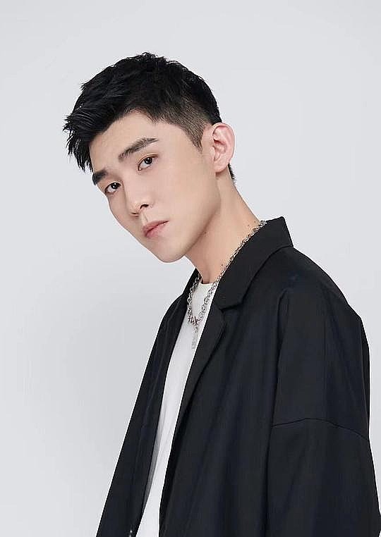 李钒恺照片