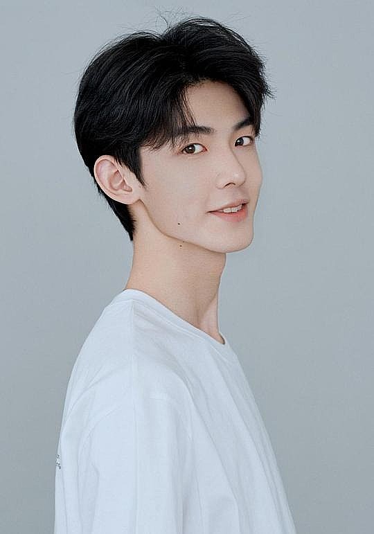 王一舟 Yizhou Wang照片