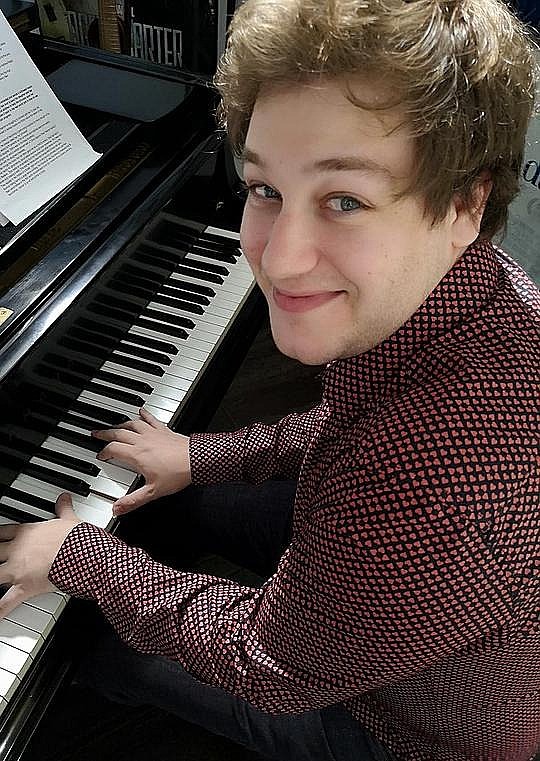 亚历克斯·卡鲁卡斯 Alex Karukas照片