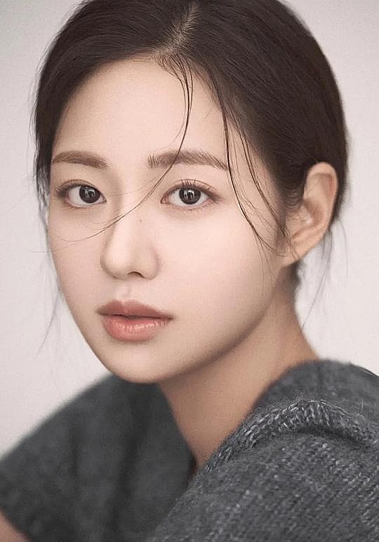 申涩琪 Shin Seul-ki照片
