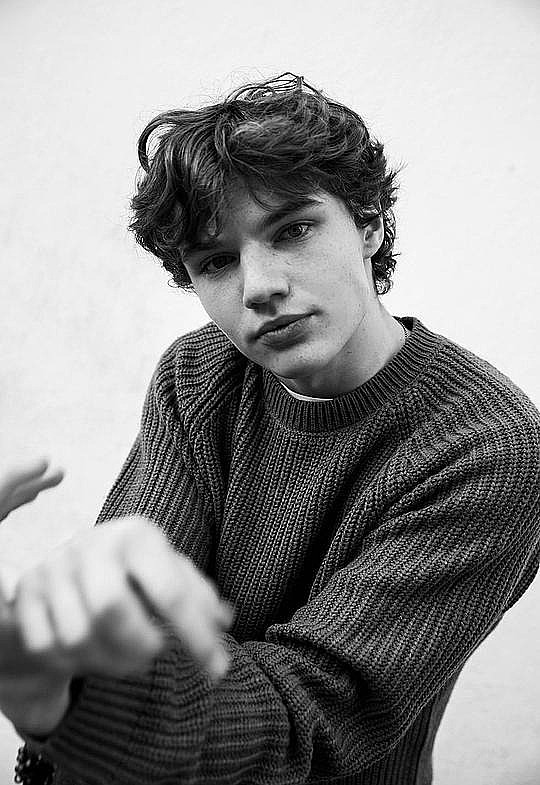 迪伦·休斯 Dylan Hughes照片