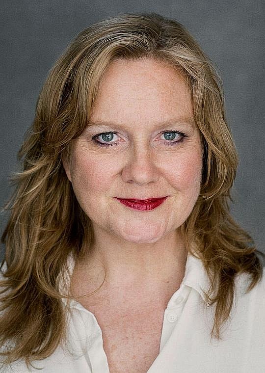 Sue Elliott-Nichols照片