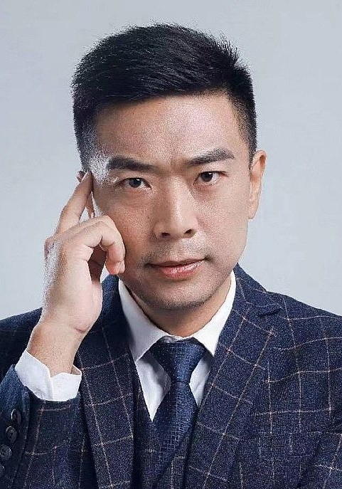 郗峥嵘 Zhengrong Chi照片
