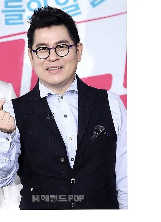 金勇万 Yong-man Kim照片