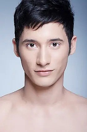 Nino Fernandez照片