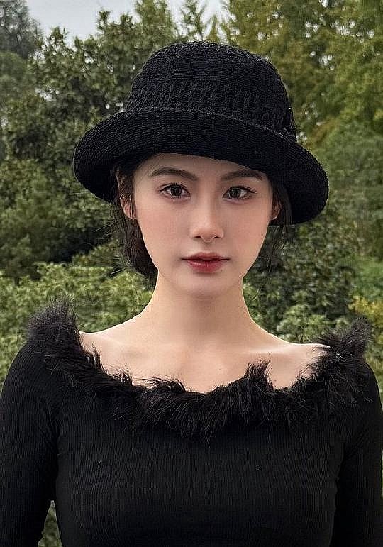 芝月 Zhi Yue照片