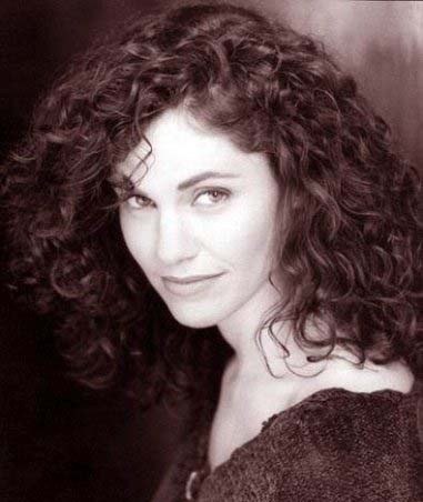 艾米·布伦尼曼 Amy Brenneman照片