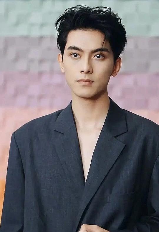 韦若辰 Ruochen Wei照片