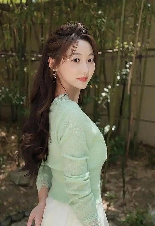 李若琪 Li Ruoqi照片