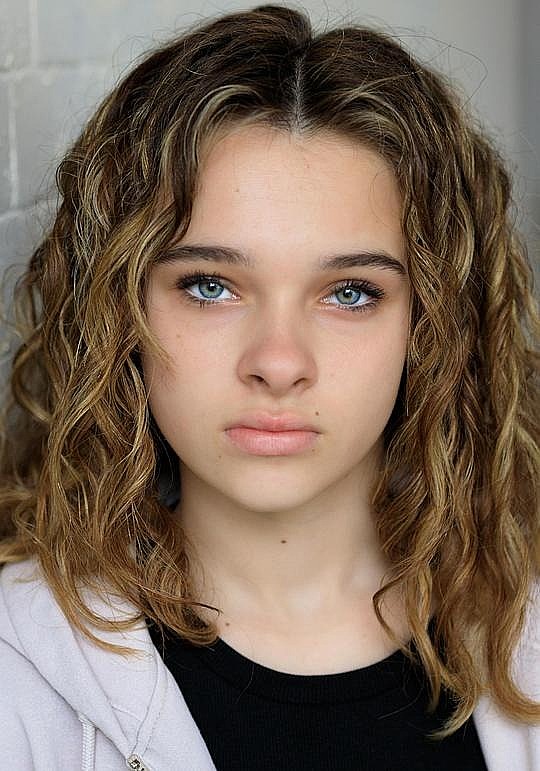 布鲁克·霍姆伍德 Brooke Holmewood照片