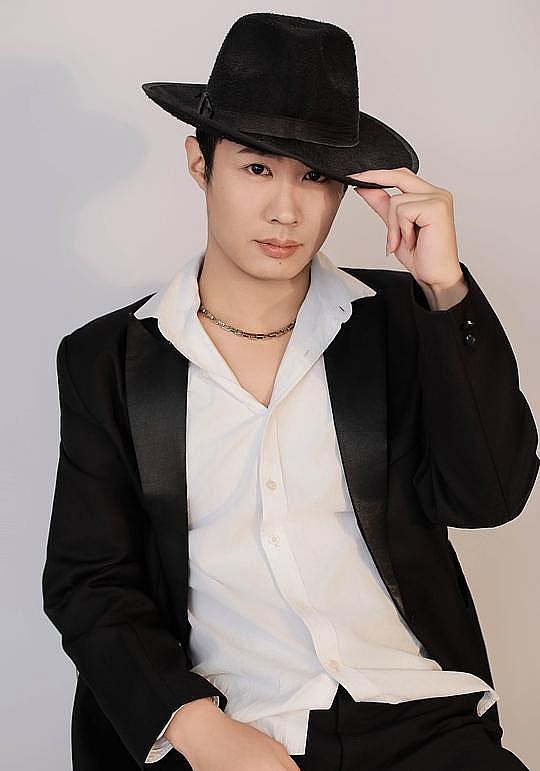何亚东 Mark .Kevin照片