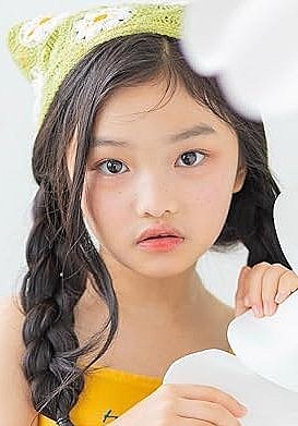 金娜英 Nayoon Kim照片