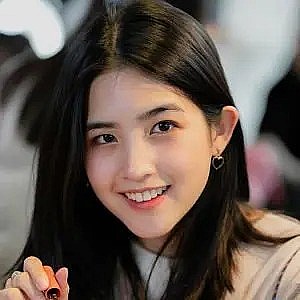 薇查雅彭·吉拉威宋誊功 Wichayaporn Jiravechsoontornkul照片