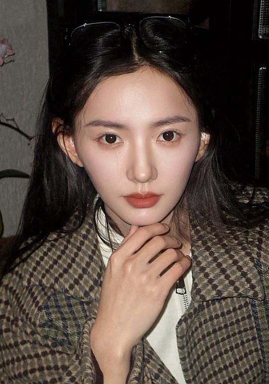 张婉莹 Stone照片