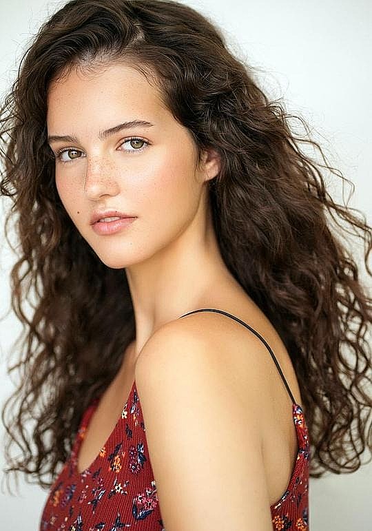 索菲娅·查普德莱妮 Sophia Chapdelaine照片