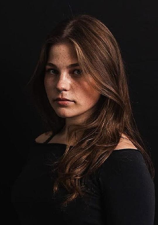 艾米莉·皮斯 Amélie Pease照片
